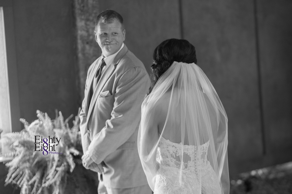 Eighty-Eight-Photo-Photographer-Photography-Ohio-Thorn-Creek-Winery-Wedding-Bride-Groom-Unique-Wedding-Party-Outdoor-Aurora-Beautiful-16